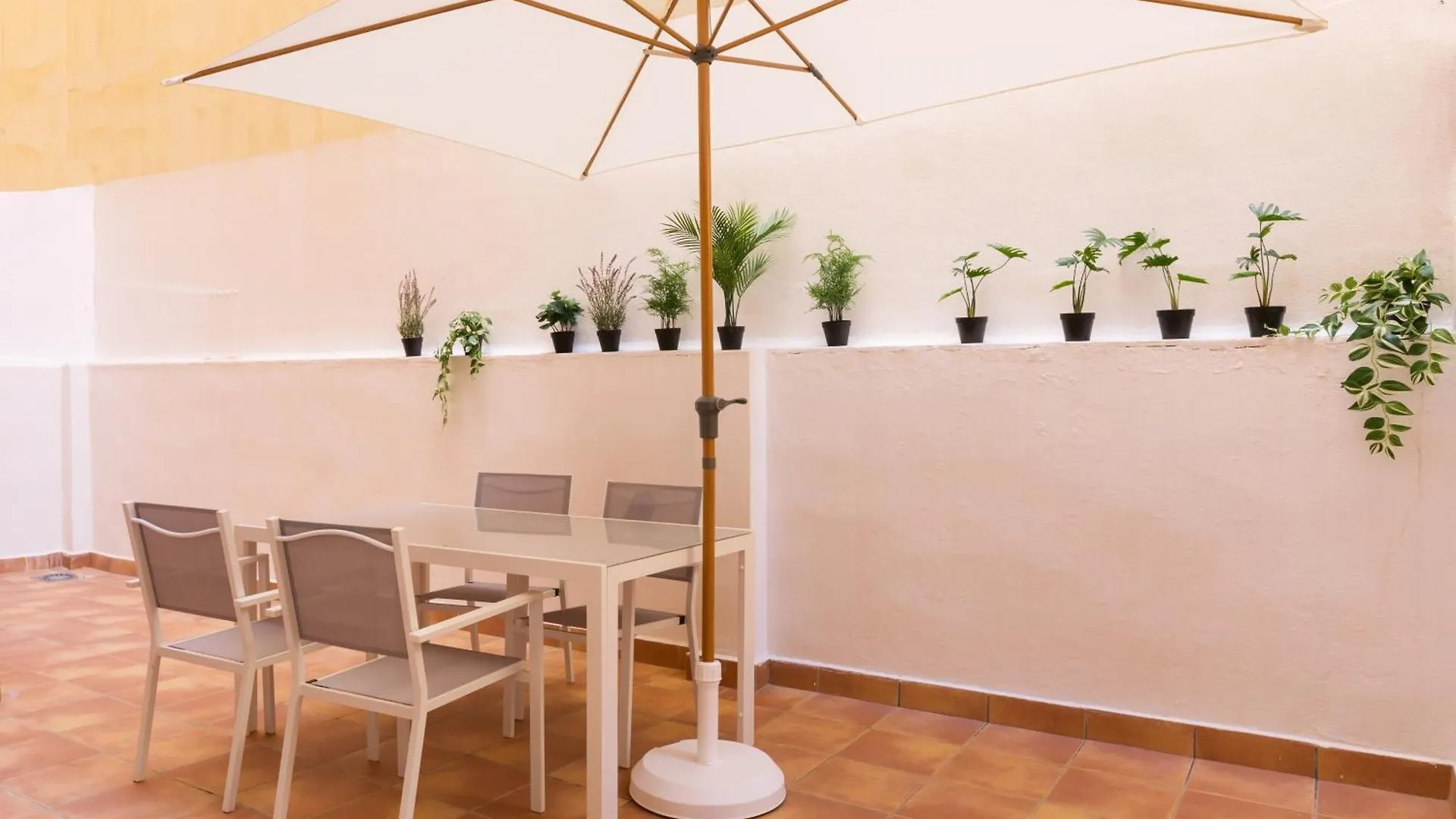 Charming Apartment Malagas Moon